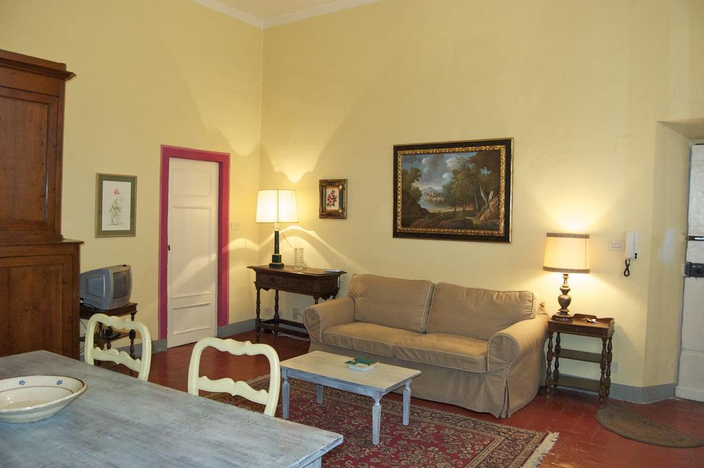 Palazzo Tucci Apartments Лука Стая снимка