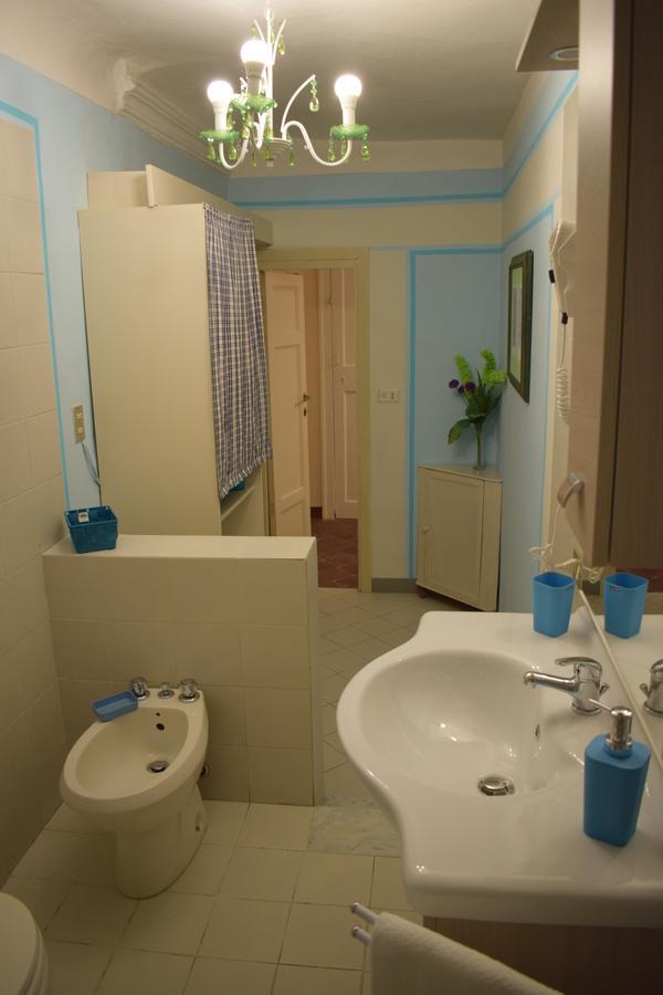 Palazzo Tucci Apartments Лука Екстериор снимка