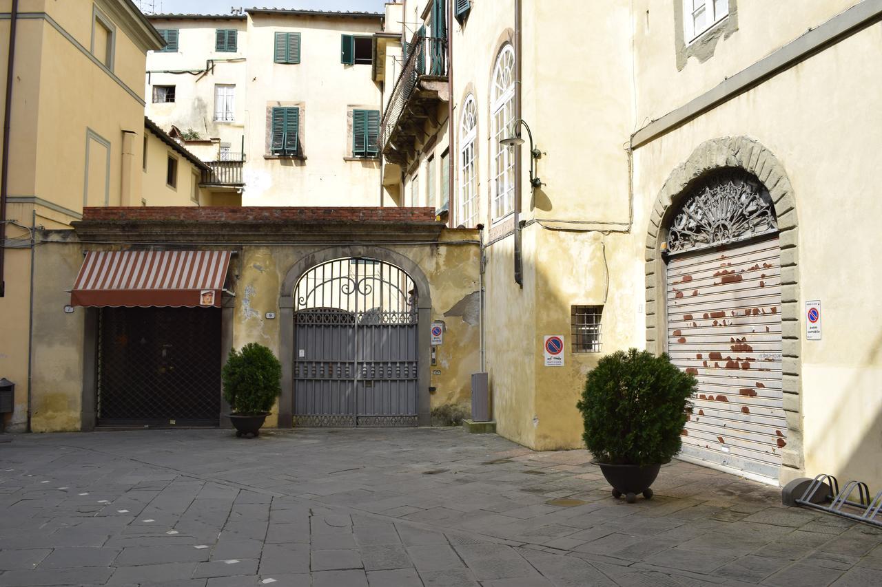 Palazzo Tucci Apartments Лука Екстериор снимка
